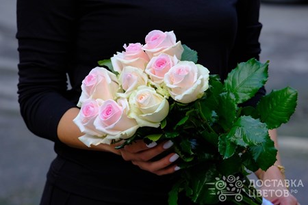 Букет из 9 розовых роз "Свит Ревайвл"